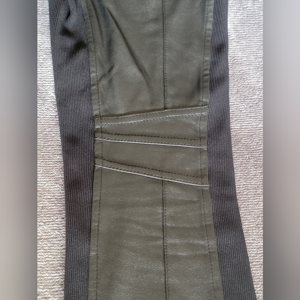 BCBGMaxAzria "Khalin" Women's Sz XS Black Leggings with Zipper Detail LIKE NEW - Picture 11 of 16